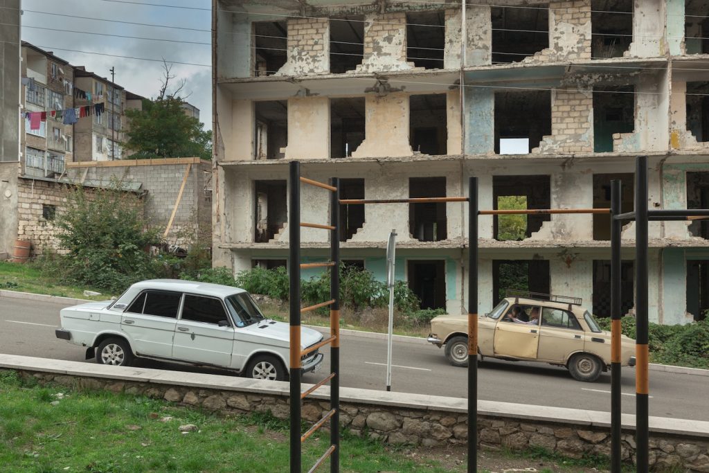 Scorcio del centro città di Stepanakert nel NK distrutto dalla guerra (Didier Ruef)