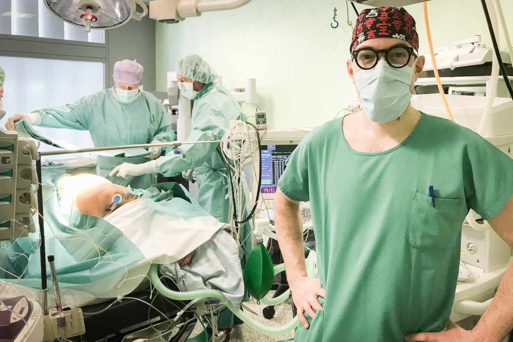 Il viceprimario di anestesia dell’Ospedale Regionale Bellinzona e Valli (ORBV) Andrea Saporito in sala (Vincenzo Cammarata)