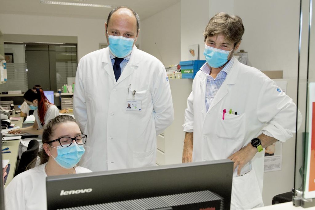 Andrea Papadia, primario di ginecologia e ostetricia ORL e il dr Francesco Meani, resp. clinico Centro Senologia SI dell’EOC (a ds) (Stefano Spinelli)