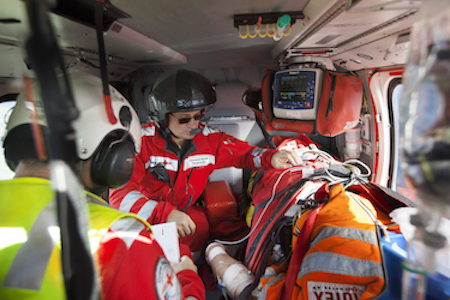 Lo spazio angusto di un agli e rapido elicottero 