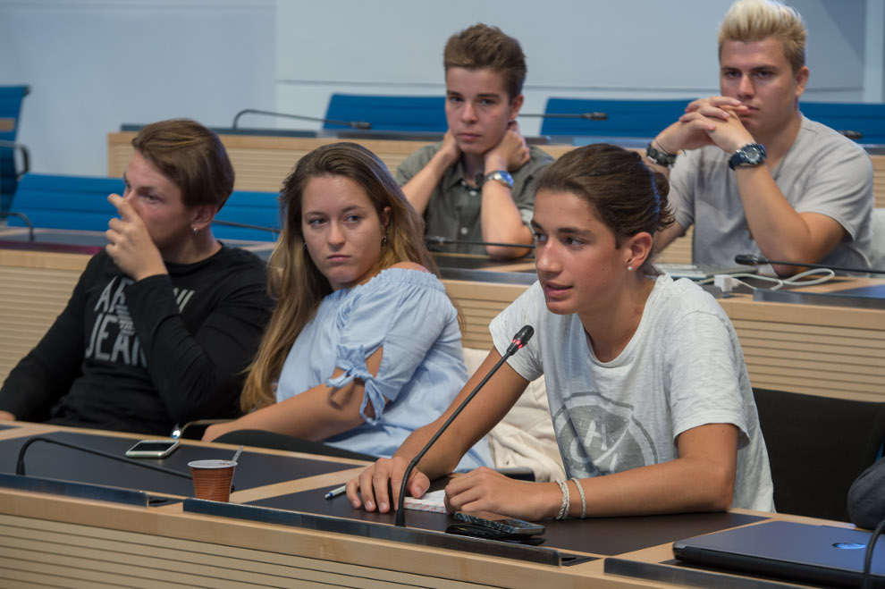 Un momento dei lavori del Consiglio cantonale dei Giovani di quest’anno all’interno dell’aula del Gran Consiglio ticinese (Ti-Press)