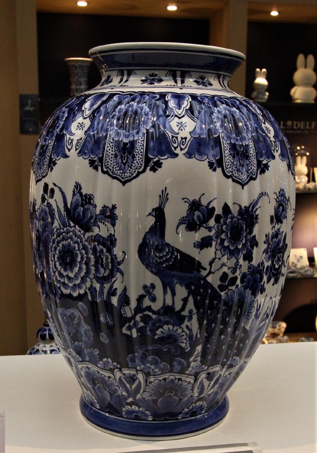 Esemplare di vaso uscito dalla famosa Royal Delft
