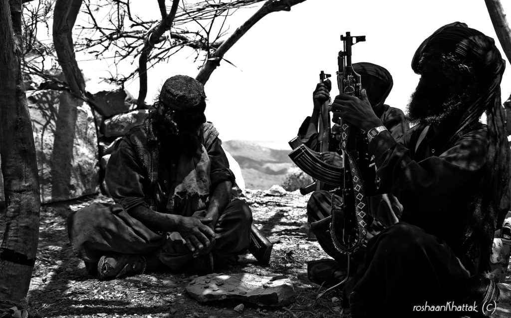Guerriglieri (foto Roshaan Khattak)
