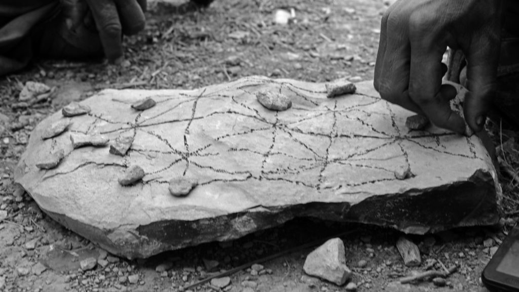 Guerriglieri che giocano (foto Roshaan Khattak)