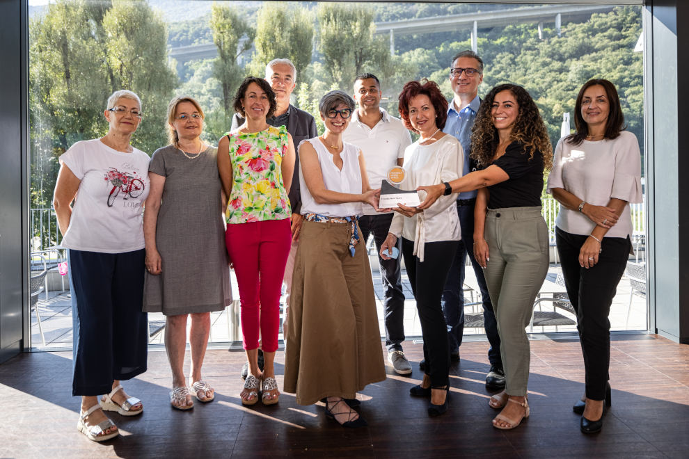 Il team Risorse Umane alla consegna del Label Friendly Work Space per Migros Ticino