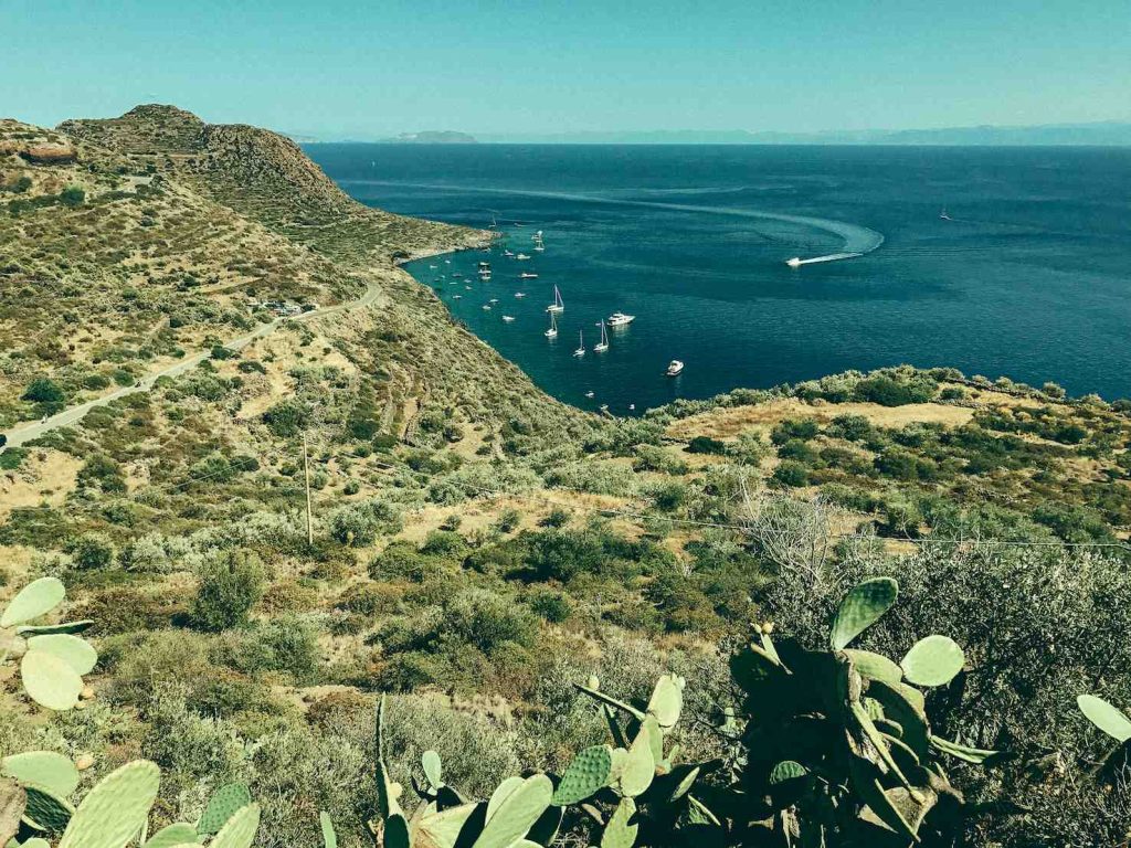 Vista della costa meridionale di Filicudi