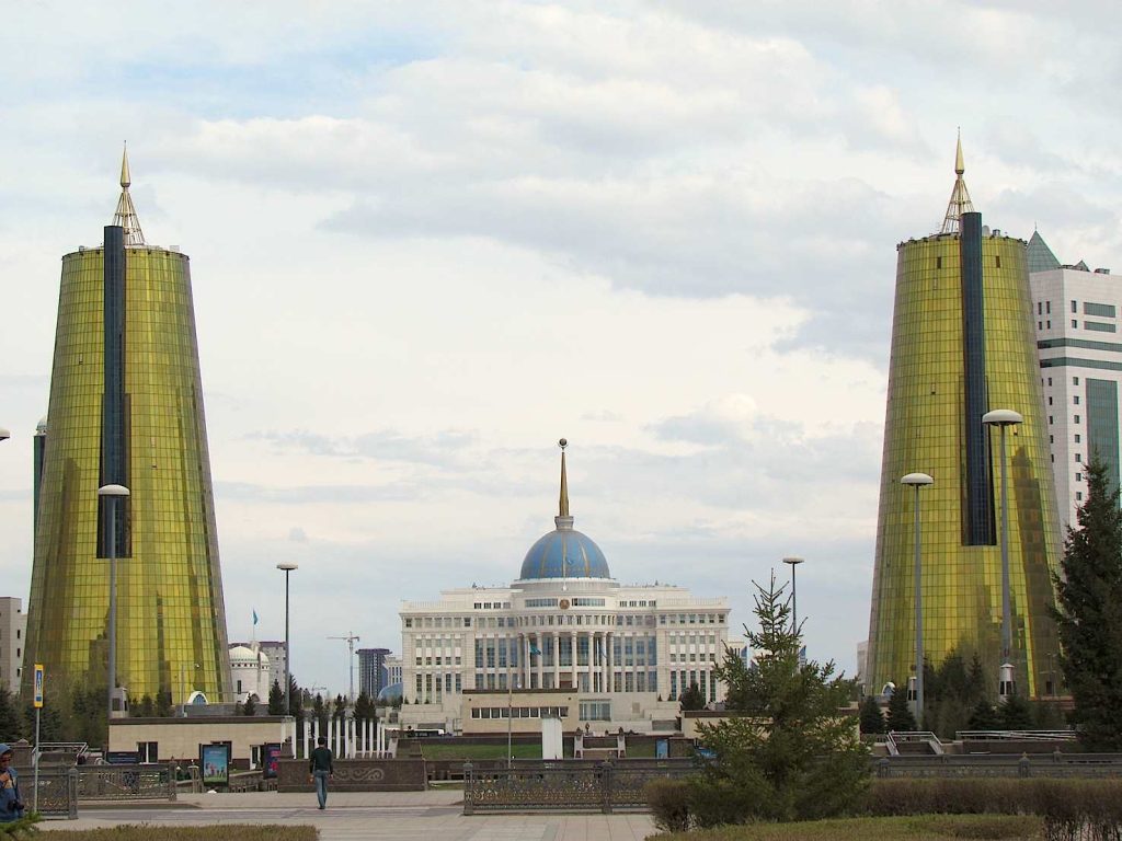 Astana, il palazzo presidenziale e grattacieli ministeriali
