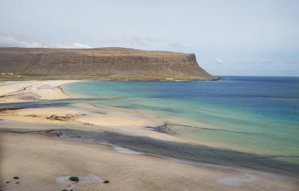 Una spiaggia bianca tra i fiordi dell’Ovest (Francesca Mazzoni)