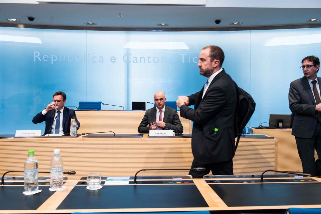 Christian Vitta, Giorgio Merlani e Alain Berset, il 19 marzo di quest’anno, durante una conferenza stampa del governo (Ti-Press)