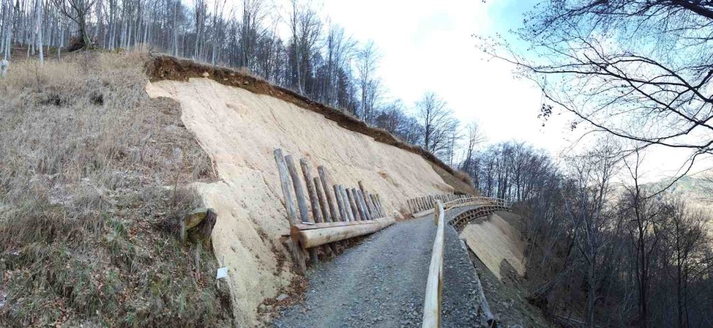 Scarpata ricoperta con manto protettivo a Bogno