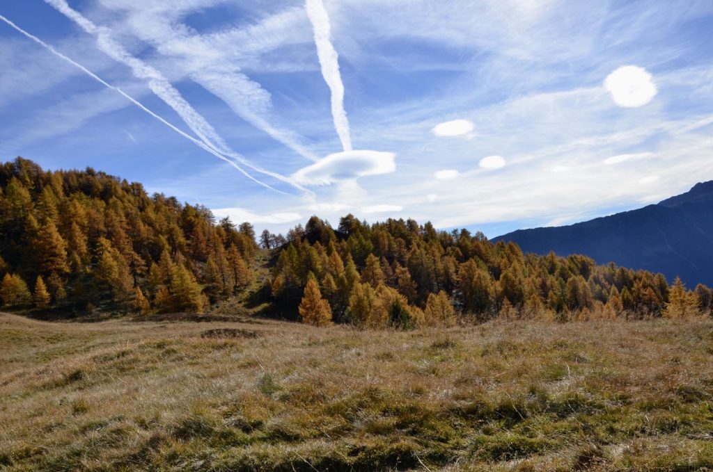 Strane nubi nel cielo d'autunno