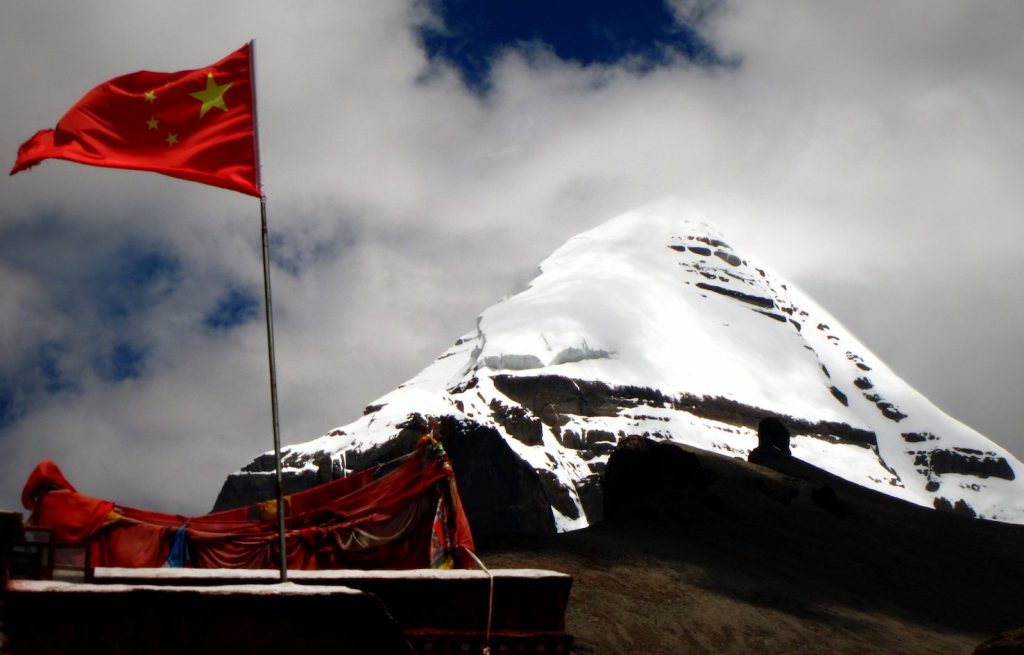 Il cocuzzolo a piramide del Monte Kailash