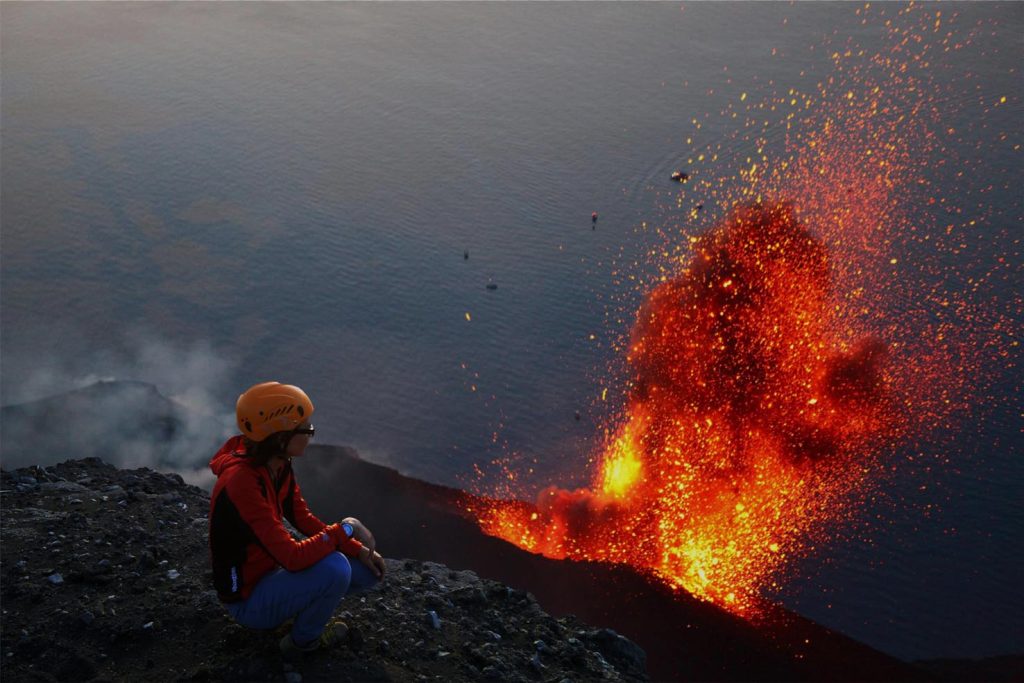 Sabrina Mugnos, vulcanologa autrice di Draghi sepolti, a Stromboli