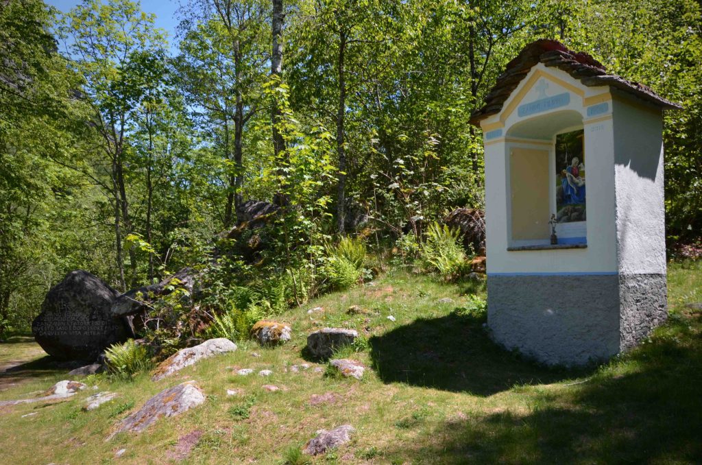 Una cappella ricorda la tragedia di Giacomo Zanzanin a due passi dalla roccia sotto cui perse la vita