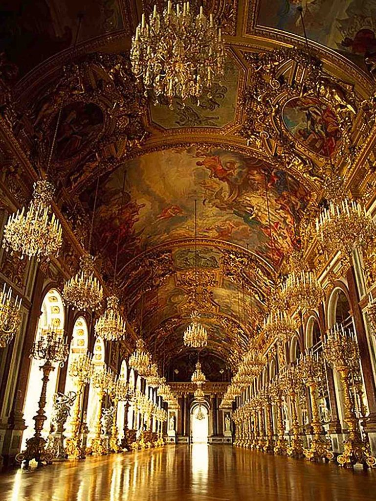 La sala degli specchi del Castello di Herrenchiemsee