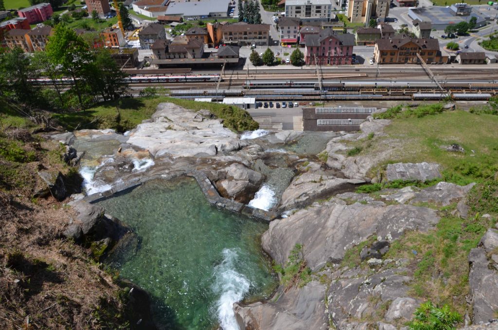 Gli ultimi piccoli salti prima di precipitare nel vuoto
