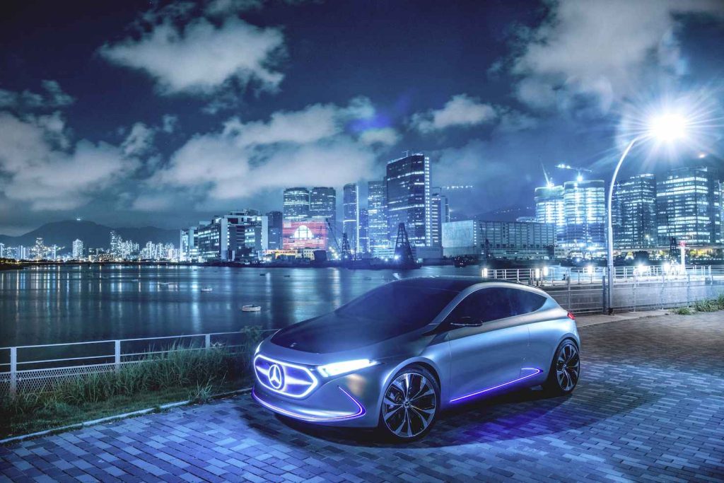 Il prototipo EQA della Mercedes presentato a Hong Kong