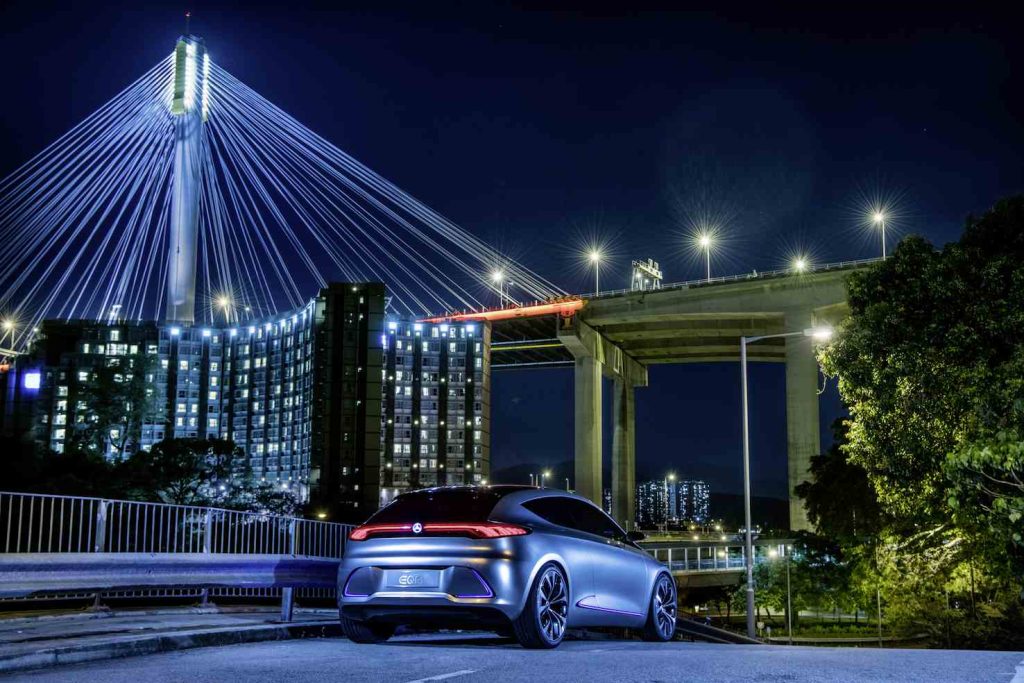 Il prototipo EQA della Mercedes presentato a Hong Kong
