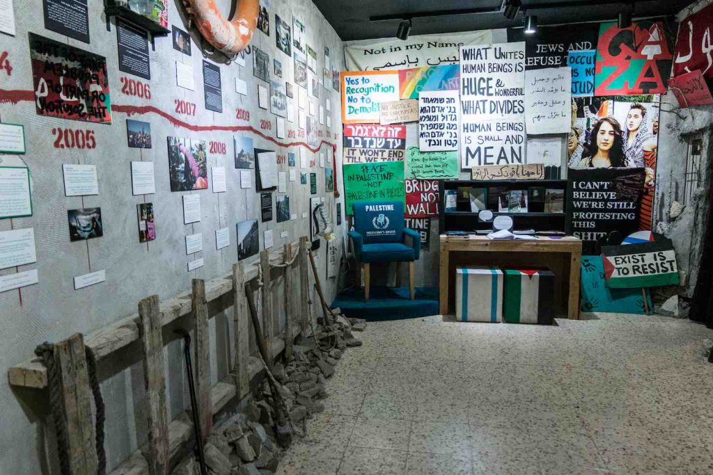 Museo permanente all’interno del Walled-Off Hotel