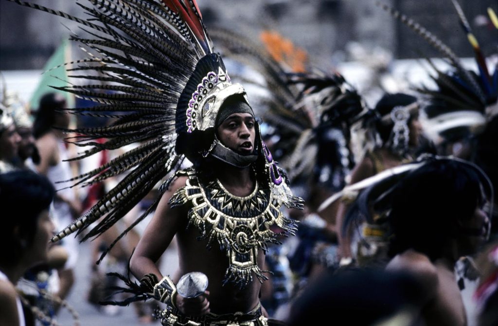 Città del Messico. Ogni giorno decine di danzatori ballano la danza de las Conchas