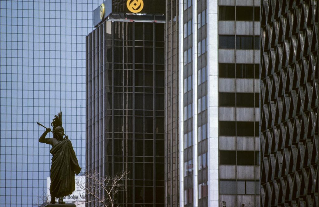 Città del Messico. Avenida Reforma, monumento all’ultimo imperatore azteco, Cuahutemoc