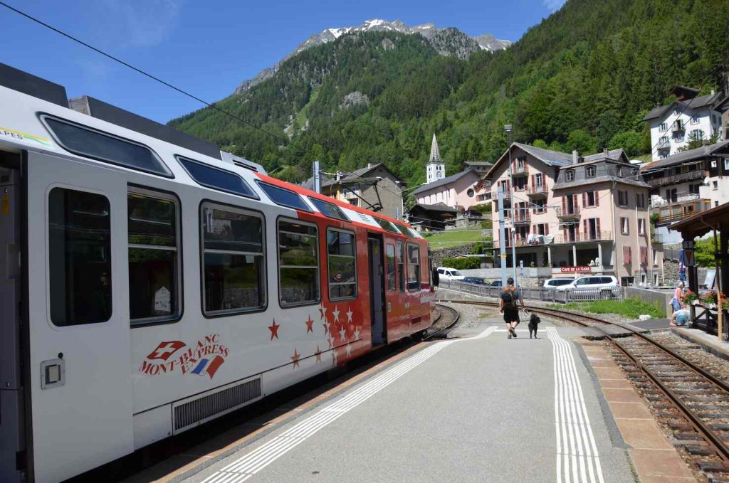 Il Mont-Blanc Express arriva a Finhaut