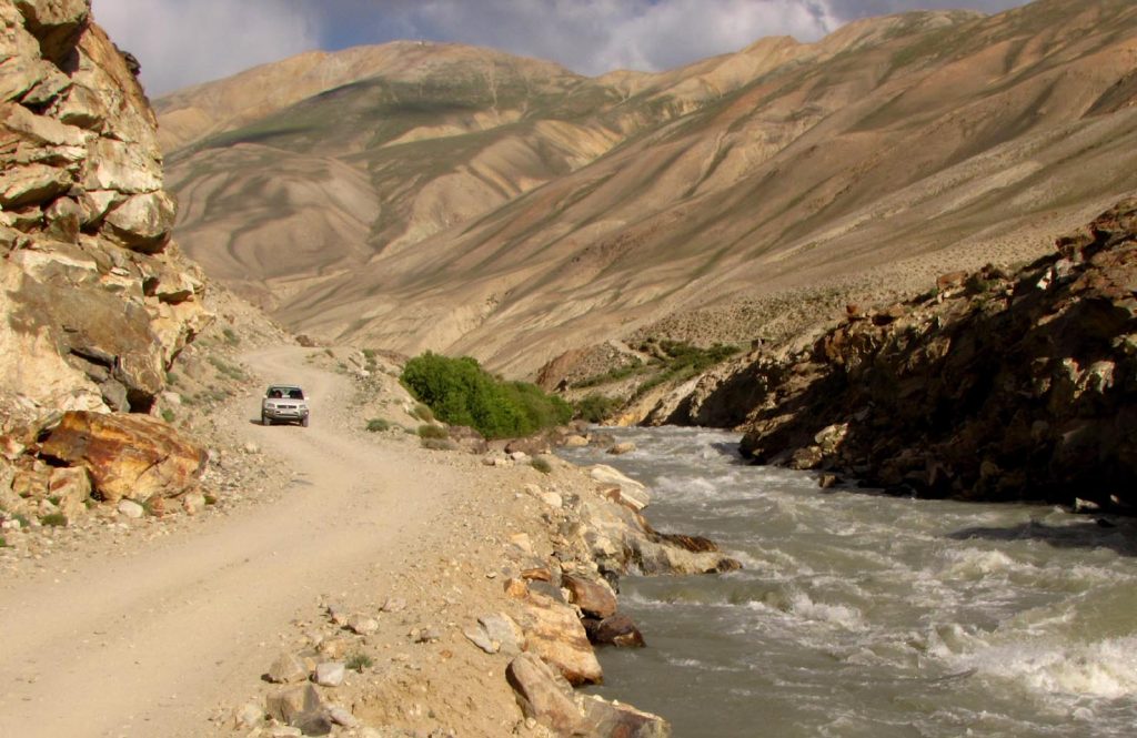 Lungo la strada sterrata nel Pamir