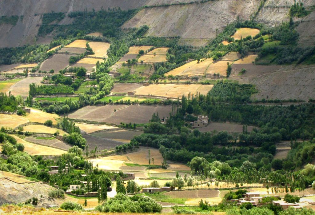 Panorama afghano oltre il Panj