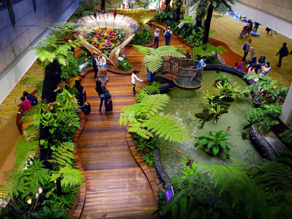 Una zona verde dell’aeroporto di Singapore-Changi (Pxhere.com)