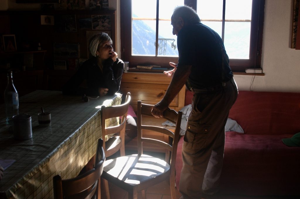 Franco accoglie tutti con calorosa simpatia