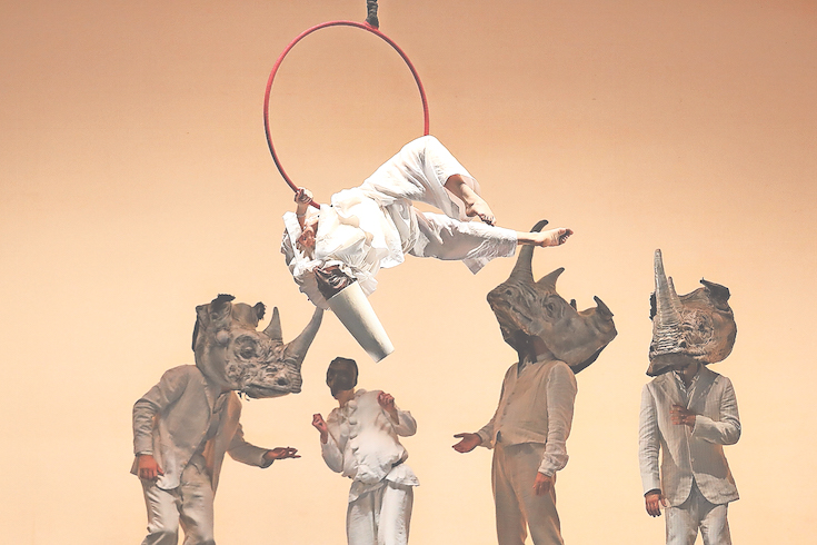  Un momento dello spettacolo(Compagnia Finzi Pasca)