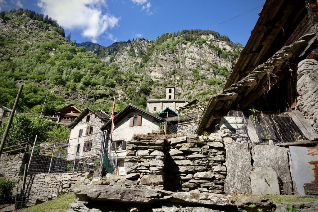 Pontirone o San Giovanni o Val nel dialetto locale