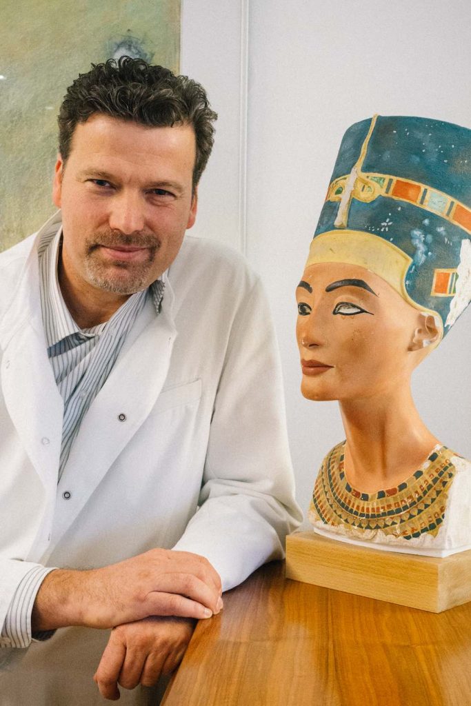 Il dottor Philipp Fallscheer, specialista in chirurgia plastica, ricostruttiva ed estetica (Vincenzo Cammarata)
