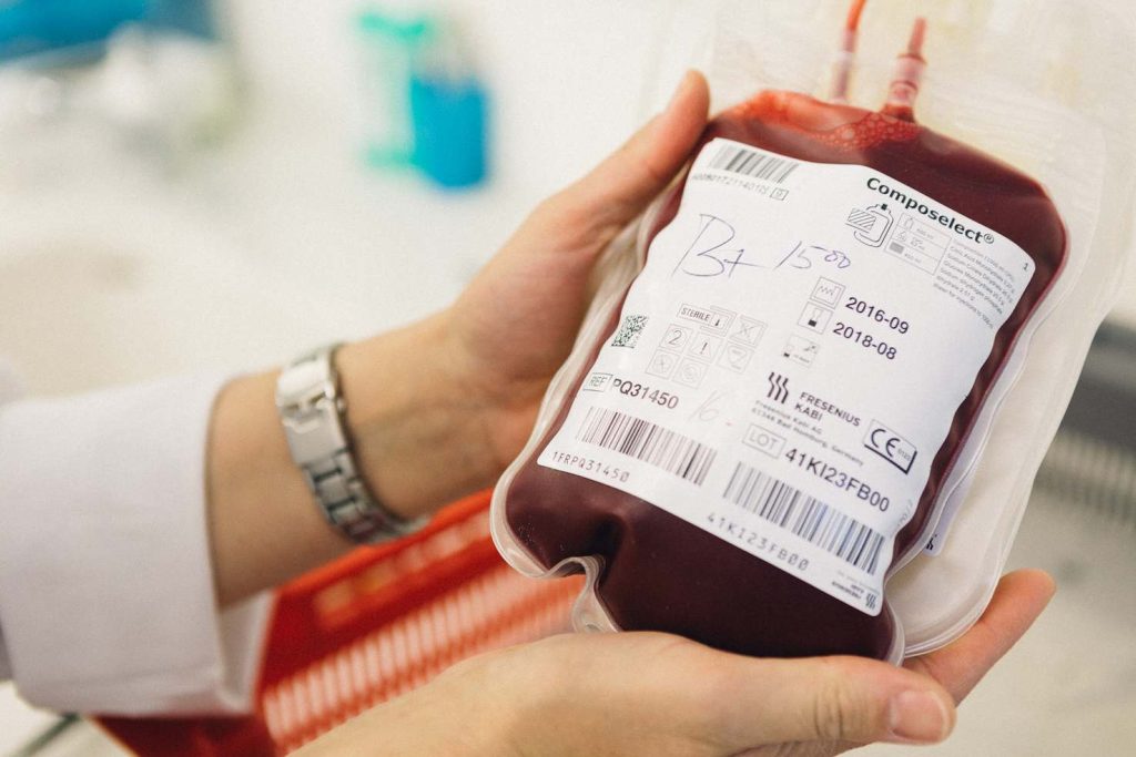 Una sacca di sangue frutto di una donazione (Vincenzo Cammarata)