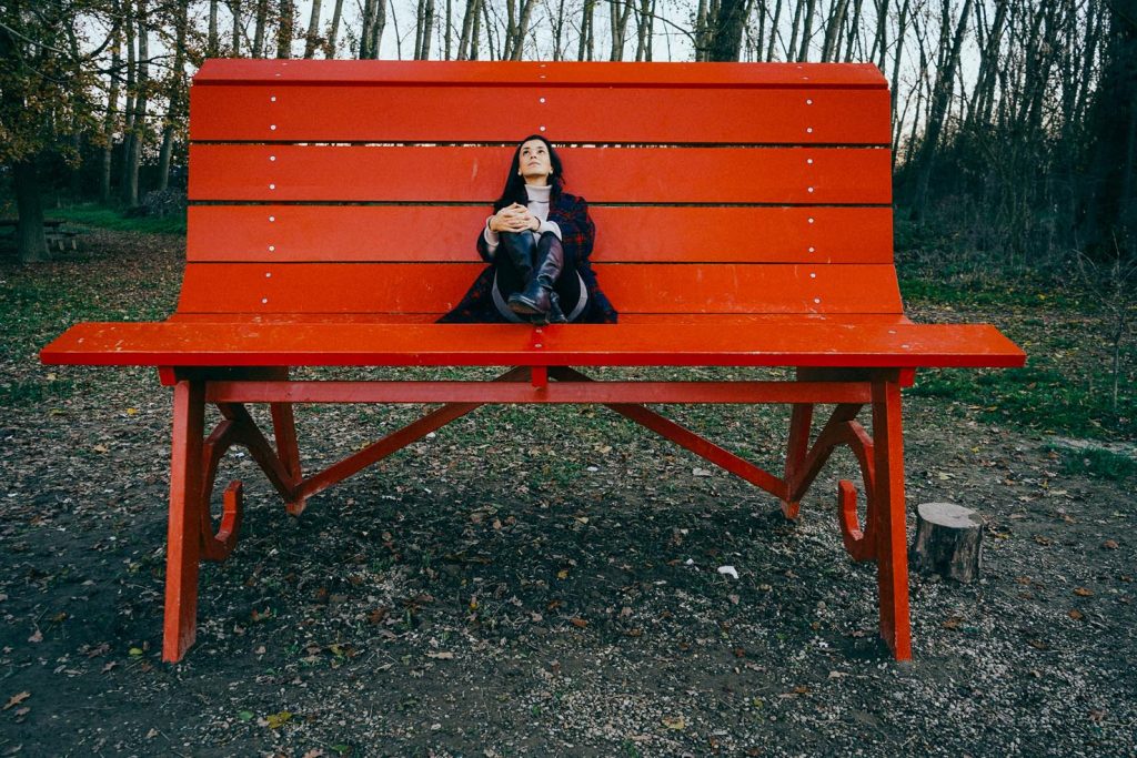 La panchina rossa N°114 di Travacò Siccomario, Pavia, un posto per sognare (© Fosphoro)