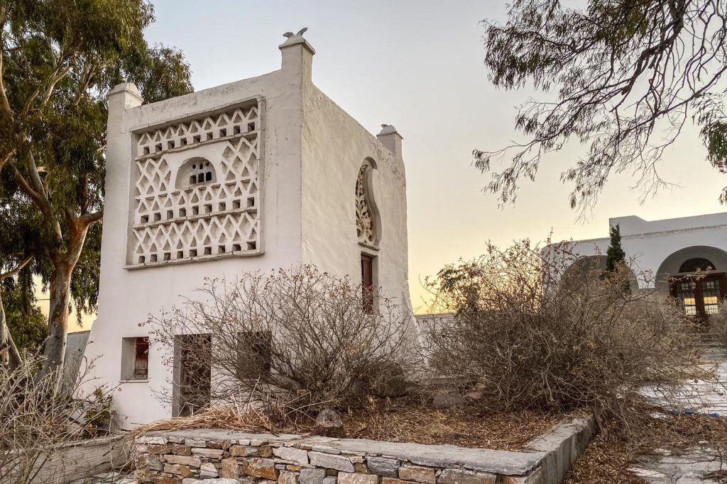 Piccionaia sulla Leof. Megalocharis della Chora di Tinos, sulla salita verso la Chiesa greco-ortodossa di Panagia Evangelistria