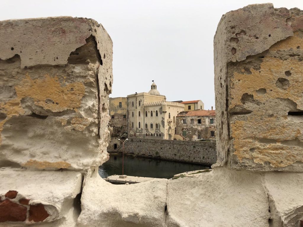 Uno scorcio del villaggio ottocentesco con il Palazzo della Specola