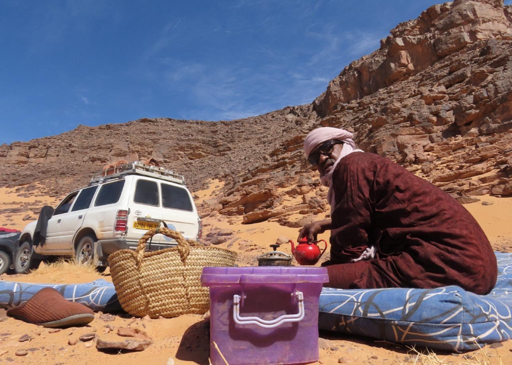 Amastan, in un momento di pausa per il tè di rito