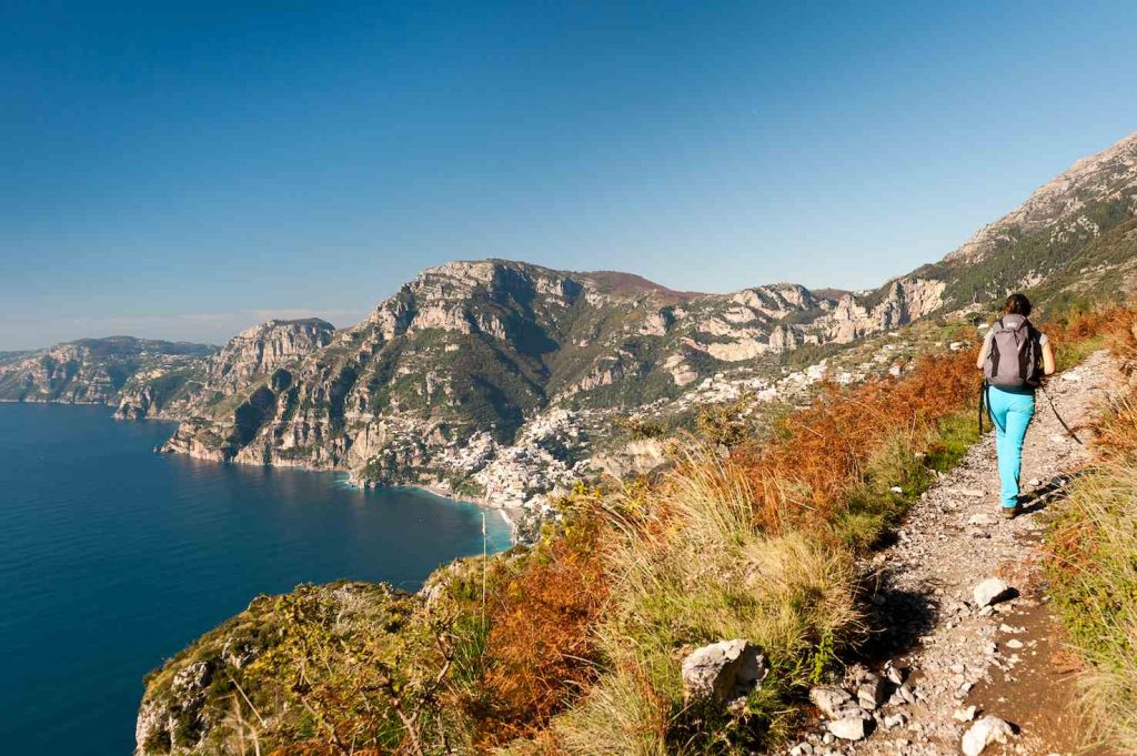 Il sentiero degli Dei si affaccia su Positano e su tutta la Costiera