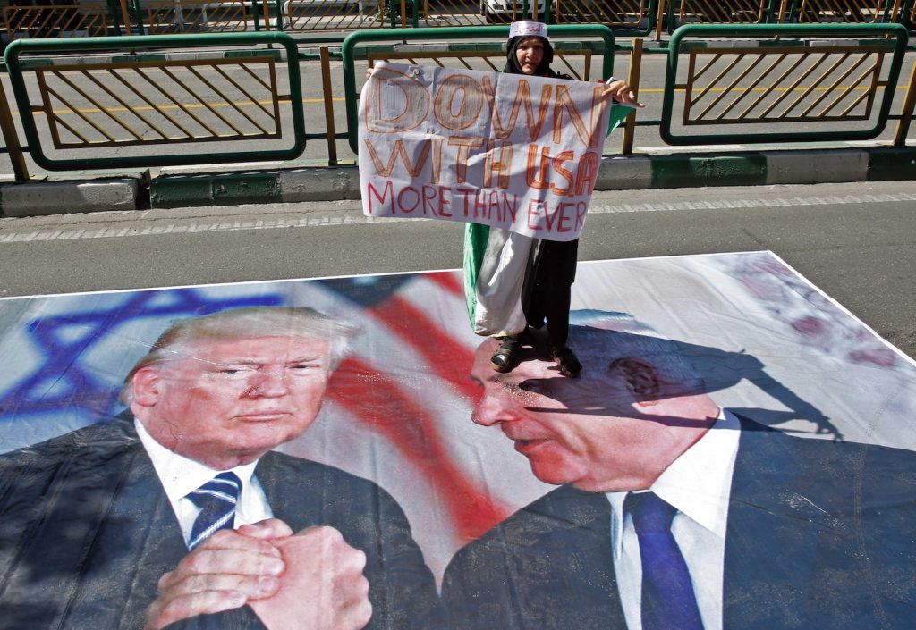 Netanyahu, da sempre fautore dell’attacco definitivo alla Repubblica Islamica, lo rmmenta continuamente ai suoi interlocutori americani (AFP)