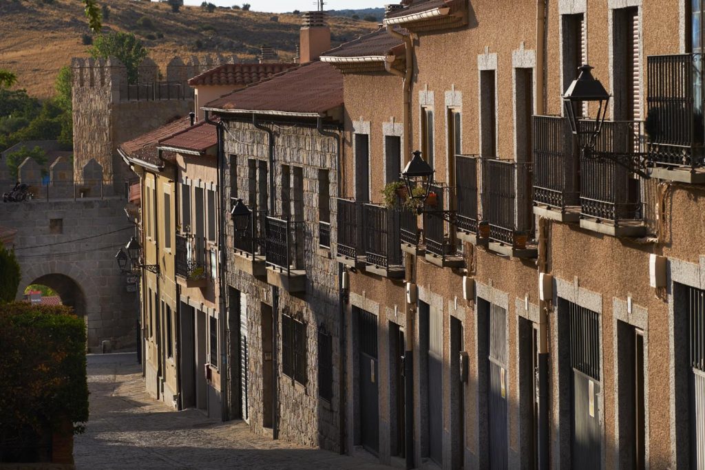Avila. L'antica Juderia dentro le mura medievali, intorno alle vie Santo Domingo e Vallespin