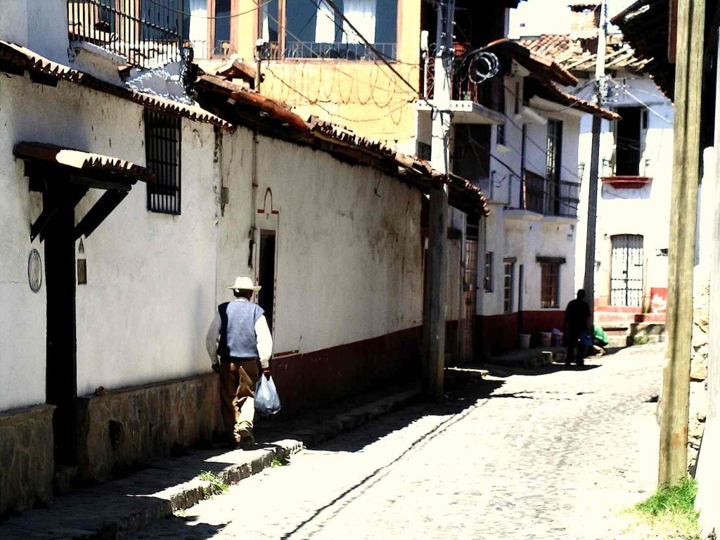 Una via di Valle de Bravo