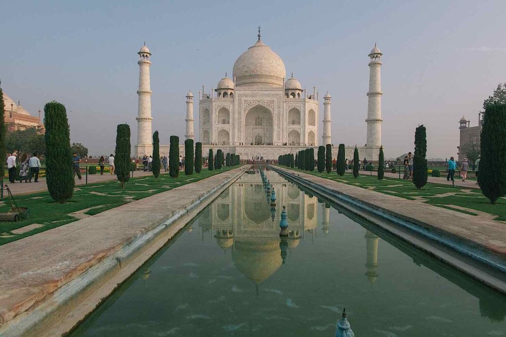 Mausoleo Taj Mahal illuminato dal sole