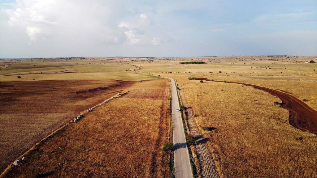 Una pianura steppica contraltare delle affollate spiagge pugliesi poco distanti