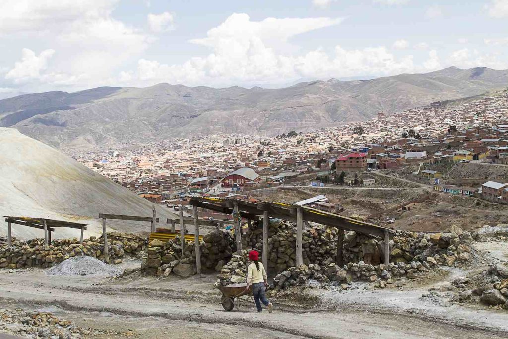 Vista sulla città di Potosí dalle miniere sul Cerro Rico