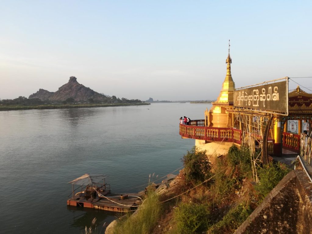Myanmar, Hpa'an, pagoda sulla riva