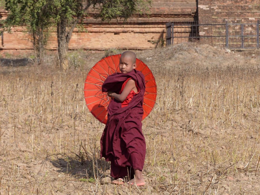 Myanmar, Bagan, ragazzo monaco