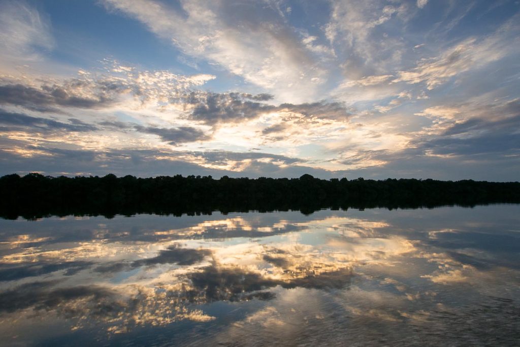 Natalino Russo vuole tornare sugli immensi fiumi amazzonici (qui si trovava sul Rio Negro nell’Amazzonia brasiliana) (NR)