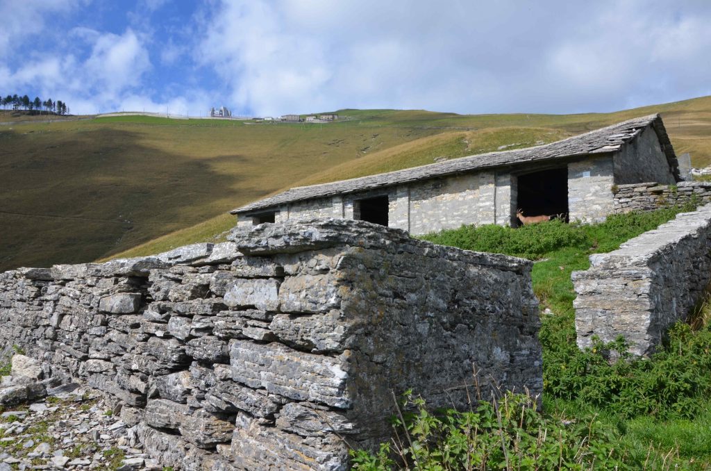 La Sostra, vecchia stalla comunitaria (1'380 msm)