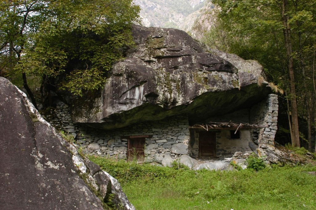 Grande splüi con stalla, fienile e casa di abitazione